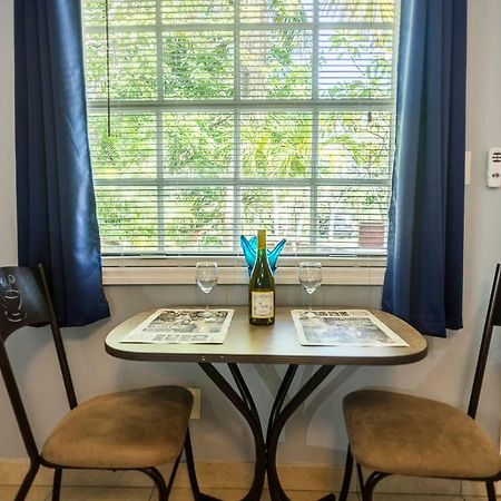 The Blue Door Inn Fort Lauderdale Extérieur photo