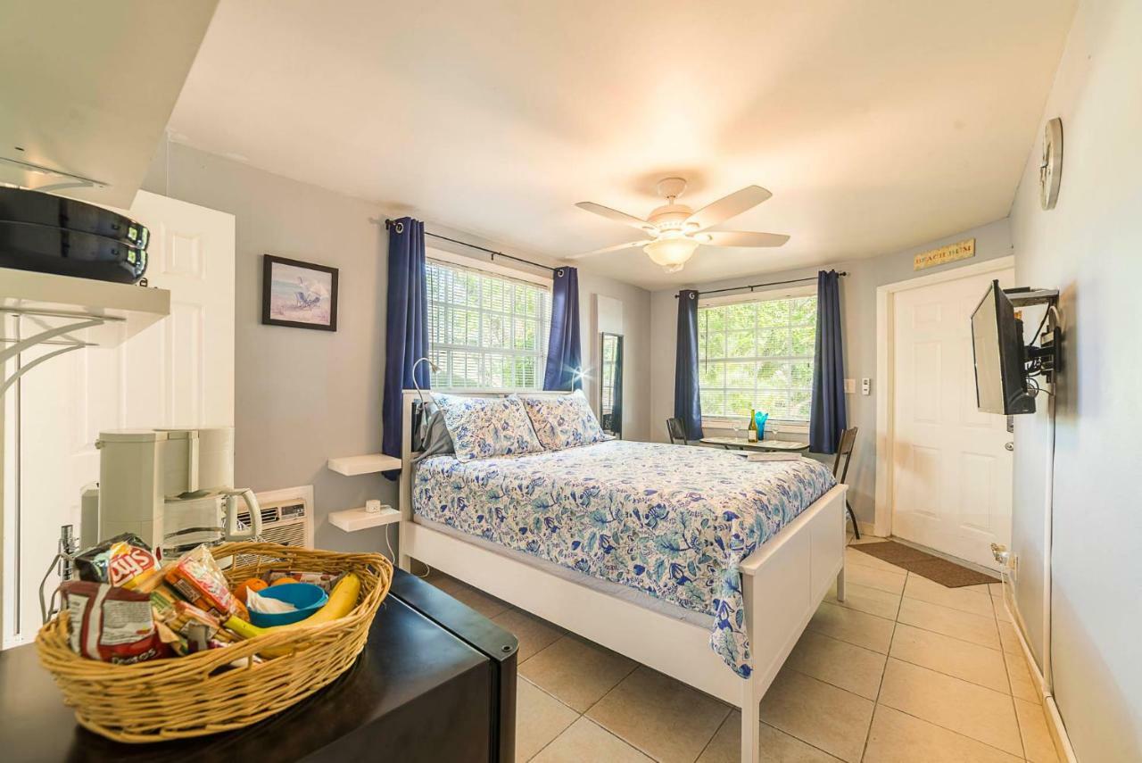 The Blue Door Inn Fort Lauderdale Extérieur photo